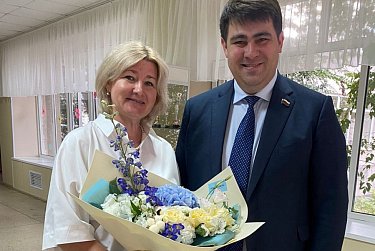 Депутаты Заксобрания пошли в школы